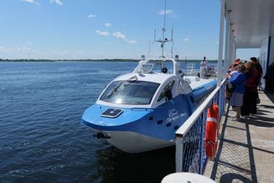 Пассажирам "Валдая" дали советы, как справиться с укачиванием во время речной прогулки по Волге
Пассажирам "Валдая" дали советы, как справиться с укачиванием во время речной прогулки по Волге