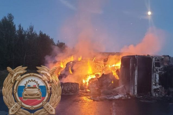 На трассе столкнулись две легковушки и фура: есть погибший и пострадавший