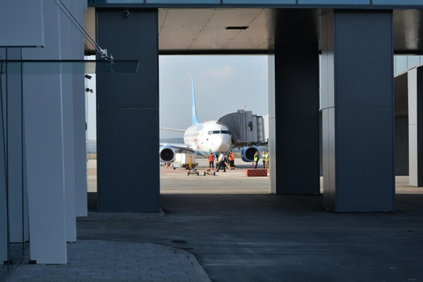 &laquo;Гагарин&raquo; и аэропорты в соседних городах закрыли, мобильный интернет не работает