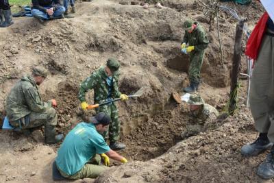 
Под Псковом поисковики из Балаково обнаружили останки 31 воина Великой Отечественной войны					