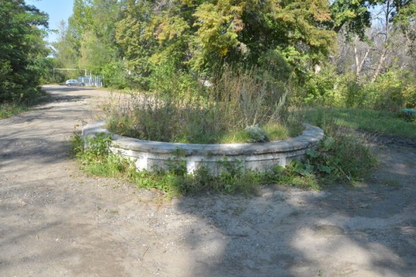 Парк советского периода. Показываем чудовищный сквер на окраине Саратова, на десятки лет забытый властями