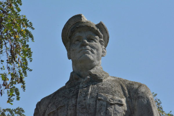 Парк советского периода. Показываем чудовищный сквер на окраине Саратова, на десятки лет забытый властями