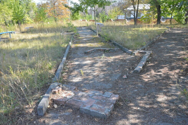 Парк советского периода. Показываем чудовищный сквер на окраине Саратова, на десятки лет забытый властями
