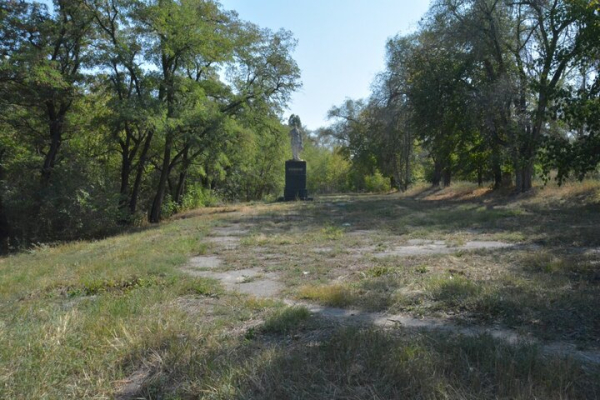 Парк советского периода. Показываем чудовищный сквер на окраине Саратова, на десятки лет забытый властями