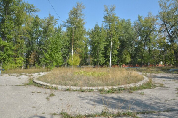 Парк советского периода. Показываем чудовищный сквер на окраине Саратова, на десятки лет забытый властями