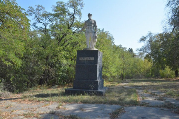 Парк советского периода. Показываем чудовищный сквер на окраине Саратова, на десятки лет забытый властями