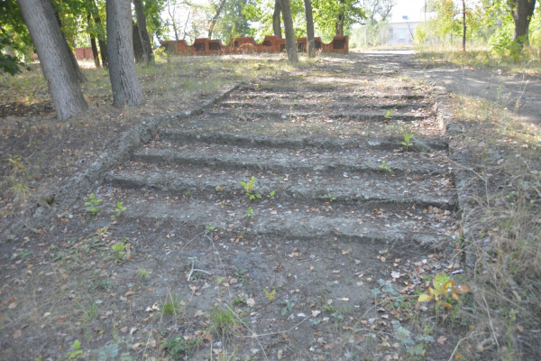 Парк советского периода. Показываем чудовищный сквер на окраине Саратова, на десятки лет забытый властями