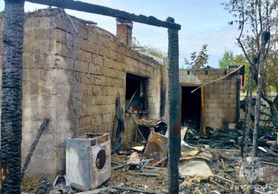 
В селе под Энгельсом сгорели дача и баня					