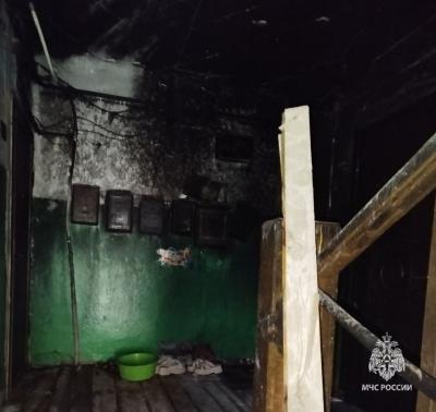 
На пожаре в жилом доме на 50 лет Октября спасли четырех человек					