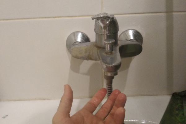 В четырех районах Саратова отключили воду: адреса