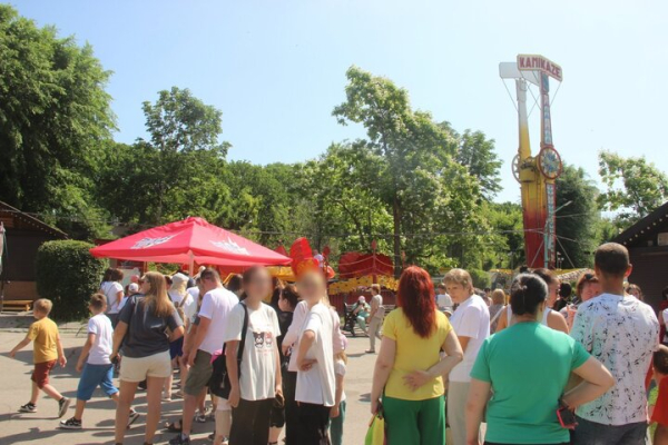 Благотворительная акция для сотен детей в Городском парке Саратова (фото)