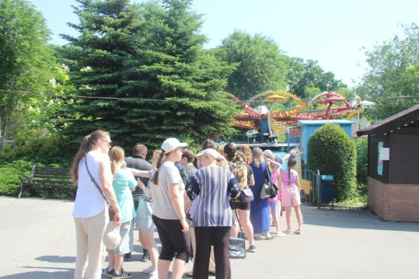 Благотворительная акция для сотен детей в Городском парке Саратова (фото)